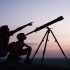 Un télescope + trousse d’introduction à l’observation du ciel
