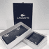 Un porte-feuille Lacoste