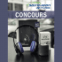 Une paire d'écouteurs et un speaker Bluetooth