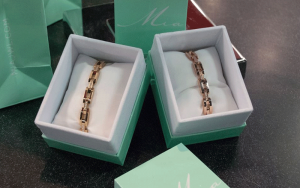 Deux bracelets de MIA Bijoux
