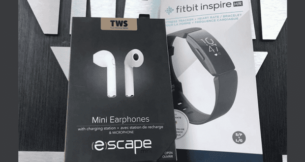 Écouteurs sans fil et une montre pour la forme Fitbit