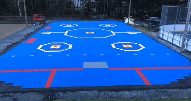 Une surface de dek hockey grandeur 10'X 10'