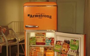 Gagnez Un réfrigérateur SMEG Rétro Orange de 4200 $