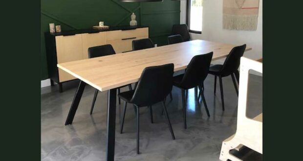 Gagnez une table tout en bois de 1500 $